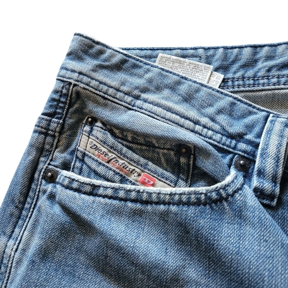 DIESEL Viker Regular Straight Fit Men's Blue Jeans - Picture 3 of 8